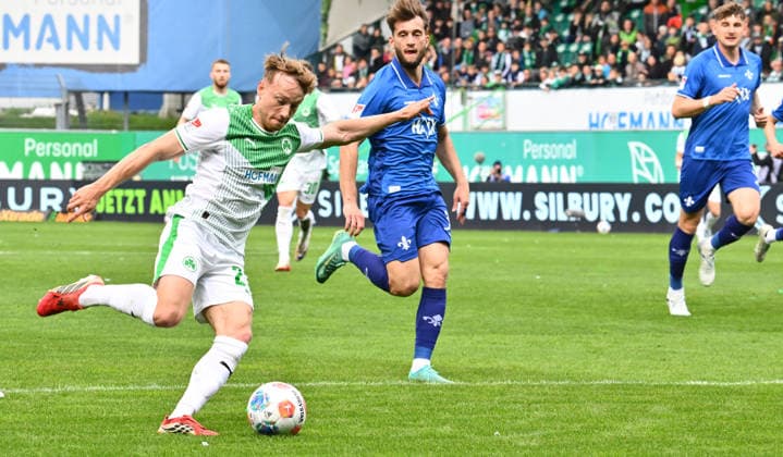 19.04.2026 - Fussball - Saison 2025 2026 - 2. Fussball - Bundesliga - 30. Spieltag: SpVgg Greuther Fürth ( Kleeblatt ) - SV Darmstadt 98 ( Lilien ) - Sportfoto Zink - xwoxzix - DFL regulations prohibit any use of photographs as image sequences and or quasi-video - only for editorial use - Jannik Dehm ( 23, SpVgg Greuther Fürth )