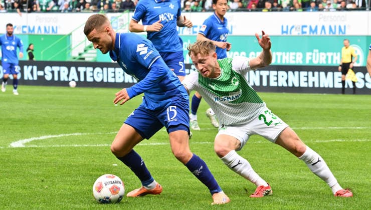 19.04.2026 - Fussball - Saison 2025 2026 - 2. Fussball - Bundesliga - 30. Spieltag: SpVgg Greuther Fürth ( Kleeblatt ) - SV Darmstadt 98 ( Lilien ) - Sportfoto Zink - xwoxzix - DFL regulations prohibit any use of photographs as image sequences and or quasi-video - only for editorial use - Fabian Nürnberger Nuernberger (15, SV Darmstadt 98 D98 SV98 ) Jannik Dehm ( 23, SpVgg Greuther Fürth )