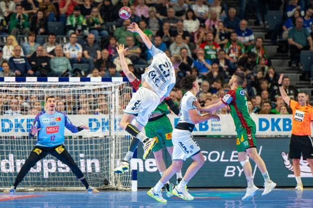 Matej Mandic, Torwart, (SC Magdeburg 12), Niels Versteijnen, Rueckraum (TBV Lemgo Lippe 25), TBV Lemgo Lippe - SC Magdeburg, DHB-Pokal Maenner, Herren, 6. Spieltag, Spiel um Platz 3, Daikin HBL, Lidl Final 4, 19.04.2026 Köln NRW Deutschland