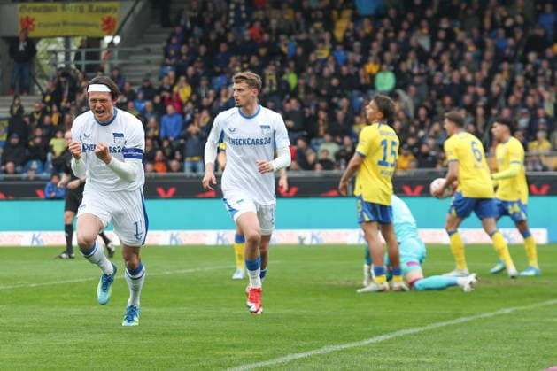 19.04.2025, xtgx, Fussball 2. Bundesliga, Eintracht Braunschweig - Hertha BSC Berlin v.l. Fabian Reese (Hertha, 11) Jubel, Torjubel, jubelt ueber das Tor, celebrate the goal, celebration (DFL DFB REGULATIONS PROHIBIT ANY USE OF PHOTOGRAPHS as IMAGE SEQUENCES and or QUASI-VIDEO) Braunschweig