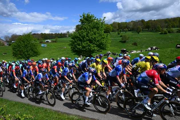 Amstel Gold Race 2026 Cycling Race VALKENBURG, THE NETHERLANDS - APRIL 19 : illustration picture peloton during the 60th edition of Amstel Gold Race an UCI World Tour 1.UWT one day cycling road race for Men Elite of 220 km with start in Maastricht and finish in Valkenburg on April 19, 2026 in Valkenburg, The Netherlands, 19 04 2026 ( Motordriver Kenny Verfaillie - Valkenburg The Netherlands  Copyright: xVincentxKalutx