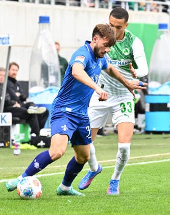 19.04.2026 - Fussball - Saison 2025 2026 - 2. Fussball - Bundesliga - 30. Spieltag: SpVgg Greuther Fürth ( Kleeblatt ) - SV Darmstadt 98 ( Lilien ) - Sportfoto Zink - xwoxzix - DFL regulations prohibit any use of photographs as image sequences and or quasi-video - only for editorial use - Killian Corredor (34, SV Darmstadt 98 D98 SV98 ) Maximilian Solomon Dietz (33, SpVgg Greuther Fürth )