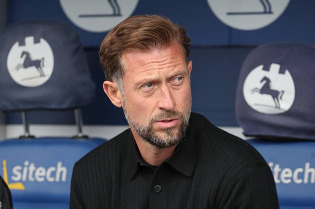19.04.2025, xtgx, Fussball 2. Bundesliga, Eintracht Braunschweig - Hertha BSC Berlin v.l. Lars Kornetka (Braunschweig, Trainer) (DFL DFB REGULATIONS PROHIBIT ANY USE OF PHOTOGRAPHS as IMAGE SEQUENCES and or QUASI-VIDEO) Braunschweig