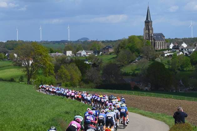 Amstel Gold Race 2026 Cycling Race VALKENBURG, THE NETHERLANDS - APRIL 19 : illustration picture peloton during the 60th edition of Amstel Gold Race an UCI World Tour 1.UWT one day cycling road race for Men Elite of 220 km with start in Maastricht and finish in Valkenburg on April 19, 2026 in Valkenburg, The Netherlands, 19 04 2026 ( Motordriver Kenny Verfaillie - Valkenburg The Netherlands  Copyright: xVincentxKalutx