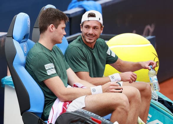 Jakob Schnaitter (umgedrehte Kappe), Mark Wallner sitzen auf dem Stuhl,waehrend der Spielpause, Herren Doppel, Men s Doubles, Endspiel, Final Tennis - BMW Open 2026 - ATP, Tennis Herren 500 - MTTC Iphitos - Muenchen - Bayern - Deutschland - 19 April 2026. Copyright: xJuergenxHasenkopfx