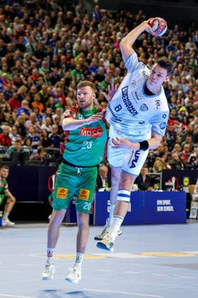 19.04.2026, xsscx, Handball, DHB-Pokal Lidl Final4, Spiel um Platz 3, TBV Lemgo-Lippe - SC Magdeburg, Saison 2025 2026 Herren, Lanxess Arena, Köln: Sebastian Barthold (SC Magdeburg 25) im Zweikampf gegen Frederik Simak (TBV Lemgo Lippe 08) Photo: xSandraxScherningxPressefotoKochx Nordrhein-Westfalen Deutschland