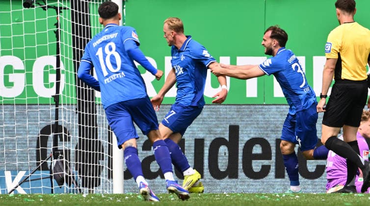19.04.2026 - Fussball - Saison 2025 2026 - 2. Fussball - Bundesliga - 30. Spieltag: SpVgg Greuther Fürth ( Kleeblatt ) - SV Darmstadt 98 ( Lilien ) - Sportfoto Zink - xwoxzix - DFL regulations prohibit any use of photographs as image sequences and or quasi-video - only for editorial use - Torjubel Jubel Freude nach Treffer Tor Torschuß zum 0:1 durch Isac Lidberg (7, SV Darmstadt 98 D98 SV98 ) -