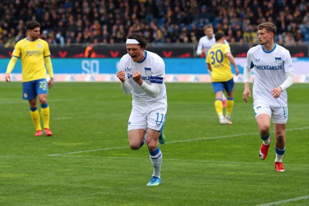 19.04.2026, Fußball, Herren, 2. BL, Saison 2025 2026, Eintracht Braunschweig vs. Hertha BSC Berlin: Fabian Reese (Hertha BSC) jubelt nach seinem Elfmetertor zum 0:1 (DFL DFB REGULATIONS PROHIBIT ANY USE OF PHOTOGRAPHS as IMAGE SEQUENCES and or QUASI-VIDEO) Stadion an der Hamburger Straße Niedersachsen Deutschland