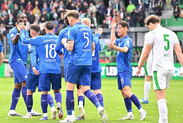 19.04.2026 - Fussball - Saison 2025 2026 - 2. Fussball - Bundesliga - 30. Spieltag: SpVgg Greuther Fürth ( Kleeblatt ) - SV Darmstadt 98 ( Lilien ) - Sportfoto Zink MeZi - xmexzix - DFL regulations prohibit any use of photographs as image sequences and or quasi-video - only for editorial use - Torjubel Jubel Freude nach Treffer Tor Torschuß zum 0:1 durch Isac Lidberg (7, SV Darmstadt 98 D98 SV98 )