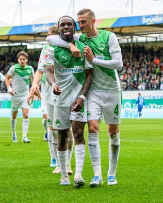 19.04.2026 - Fussball - Saison 2025 2026 - 2. Fussball - Bundesliga - 30. Spieltag: SpVgg Greuther Fürth ( Kleeblatt ) - SV Darmstadt 98 ( Lilien ) - Sportfoto Zink - xwoxzix - DFL regulations prohibit any use of photographs as image sequences and or quasi-video - only for editorial use - Torjubel Jubel Freude nach Treffer Tor Torschuß zum 1:1 durch Noel Futkeu (9, SpVgg Greuther Fürth ) - Noel Futkeu (9, SpVgg Greuther Fürth ) Philipp Ziereis (4, SpVgg Greuther Fürth )