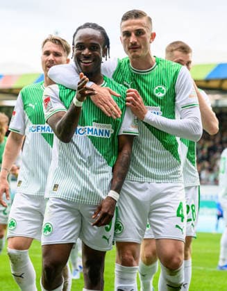 19.04.2026 - Fussball - Saison 2025 2026 - 2. Fussball - Bundesliga - 30. Spieltag: SpVgg Greuther Fürth ( Kleeblatt ) - SV Darmstadt 98 ( Lilien ) - Sportfoto Zink - xwoxzix - DFL regulations prohibit any use of photographs as image sequences and or quasi-video - only for editorial use - Torjubel Jubel Freude nach Treffer Tor Torschuß zum 1:1 durch Noel Futkeu (9, SpVgg Greuther Fürth ) - Noel Futkeu (9, SpVgg Greuther Fürth ) Philipp Ziereis (4, SpVgg Greuther Fürth )