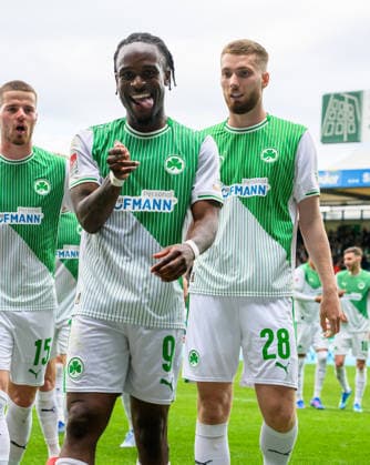 19.04.2026 - Fussball - Saison 2025 2026 - 2. Fussball - Bundesliga - 30. Spieltag: SpVgg Greuther Fürth ( Kleeblatt ) - SV Darmstadt 98 ( Lilien ) - Sportfoto Zink - xwoxzix - DFL regulations prohibit any use of photographs as image sequences and or quasi-video - only for editorial use - iTorjubel Jubel Freude nach Treffer Tor Torschuß zum 1:1 durch Noel Futkeu (9, SpVgg Greuther Fürth ) - Noel Futkeu (9, SpVgg Greuther Fürth ) Doni Edon Arifi (28, SpVgg Greuther Fürth )