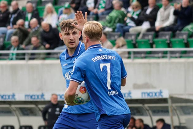 19.04.2026, xgrfx, Fussball 2.Bundesliga, SpVgg Greuther Fuerth - SV Darmstadt 98 v.l. Tor, Isac Lidberg (SV Darmstadt) (DFL DFB REGULATIONS PROHIBIT ANY USE OF PHOTOGRAPHS as IMAGE SEQUENCES and or QUASI-VIDEO) Fuerth