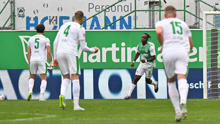 19.04.2026 - Fussball - Saison 2025 2026 - 2. Fussball - Bundesliga - 30. Spieltag: SpVgg Greuther Fürth ( Kleeblatt ) - SV Darmstadt 98 ( Lilien ) - Sportfoto Zink MeZi - xmexzix - DFL regulations prohibit any use of photographs as image sequences and or quasi-video - only for editorial use - Torjubel Jubel Freude nach Treffer Tor Torschuß zum 1:1 durch Noel Futkeu (9, SpVgg Greuther Fürth )