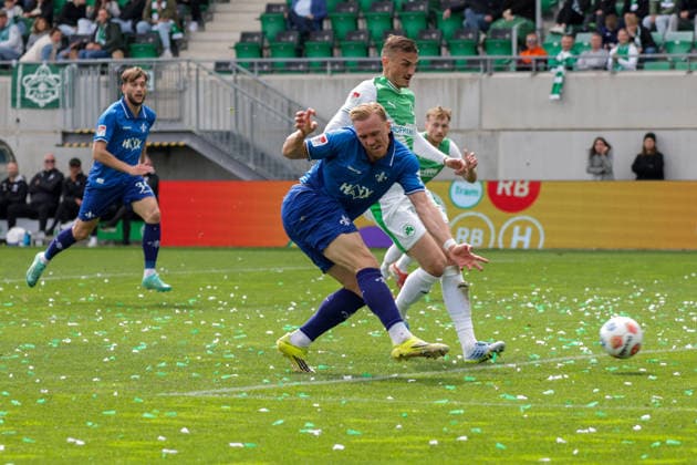 19.04.2026, xgrfx, Fussball 2.Bundesliga, SpVgg Greuther Fuerth - SV Darmstadt 98 v.l. Tor, Isac Lidberg (SV Darmstadt) (DFL DFB REGULATIONS PROHIBIT ANY USE OF PHOTOGRAPHS as IMAGE SEQUENCES and or QUASI-VIDEO) Fuerth