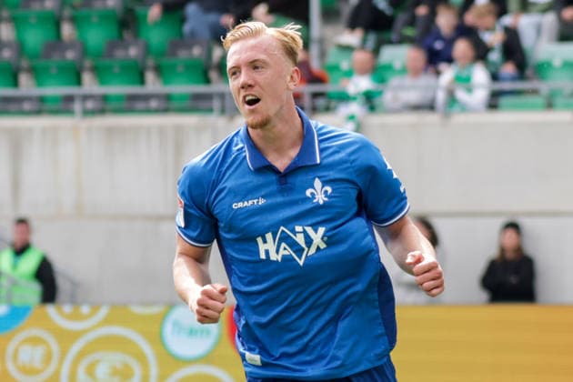 19.04.2026, xgrfx, Fussball 2.Bundesliga, SpVgg Greuther Fuerth - SV Darmstadt 98 v.l. Tor, Isac Lidberg (SV Darmstadt) (DFL DFB REGULATIONS PROHIBIT ANY USE OF PHOTOGRAPHS as IMAGE SEQUENCES and or QUASI-VIDEO) Fuerth