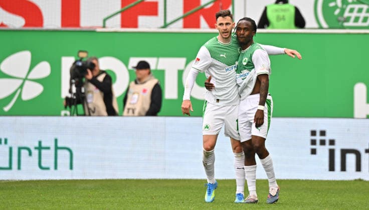 19.04.2026 - Fussball - Saison 2025 2026 - 2. Fussball - Bundesliga - 30. Spieltag: SpVgg Greuther Fürth ( Kleeblatt ) - SV Darmstadt 98 ( Lilien ) - Sportfoto Zink MeZi - xmexzix - DFL regulations prohibit any use of photographs as image sequences and or quasi-video - only for editorial use - Torjubel Jubel Freude nach Treffer Tor Torschuß zum 1:1 durch Noel Futkeu (9, SpVgg Greuther Fürth ) mit Branimir Hrgota (10, SpVgg Greuther Fürth, links )