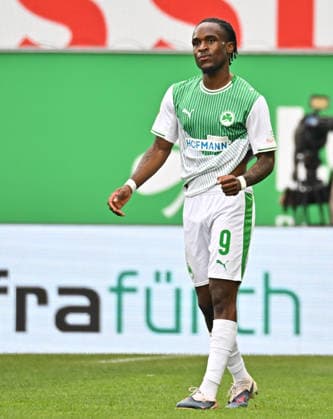 19.04.2026 - Fussball - Saison 2025 2026 - 2. Fussball - Bundesliga - 30. Spieltag: SpVgg Greuther Fürth ( Kleeblatt ) - SV Darmstadt 98 ( Lilien ) - Sportfoto Zink MeZi - xmexzix - DFL regulations prohibit any use of photographs as image sequences and or quasi-video - only for editorial use - Torjubel Jubel Freude nach Treffer Tor Torschuß zum 1:1 durch Noel Futkeu (9, SpVgg Greuther Fürth ) ballt Faust Fäuste