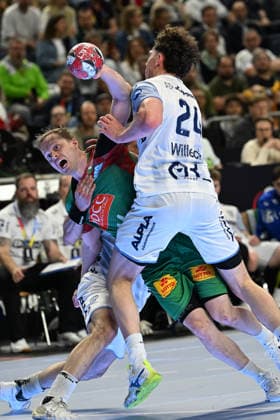 GER, Lanxess Arena Koeln, HBL, LIDL FINAL4, Men, Spiel um Platz 3, TBV Lemgo Lippe vs. SC Magdeburg 19.04.2026, Lanxess Arena , Koeln , GER, Lanxess Arena Koeln, HBL, LIDL FINAL4, Men, Spiel um Platz 3, TBV Lemgo Lippe vs. SC Magdeburg , im Bild: Omar Ingi Magnusson (SC Magdeburg 14), im Zweikampf gegen Joel Willecke (TBV Lemgo 24),
