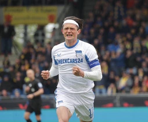 Fabian Reese (Hertha BSC Berlin) scheitert per Elfmeter an Torhueter Ron Thorben Hoffmann (Eintracht Braunschweig) und trifft dann im Nachschuss zum 0-1, Jubel Fussball, Herren, Saison 2025 2026 2.BL, Eintracht Stadion, Eintracht Braunschweig gegen Hertha BSC Berlin DFL REGULATIONS PROHIBIT ANY USE OF PHOTOGRAPHS AS IMAGE SEQUENCES AND OR QUASI-VIDEO.