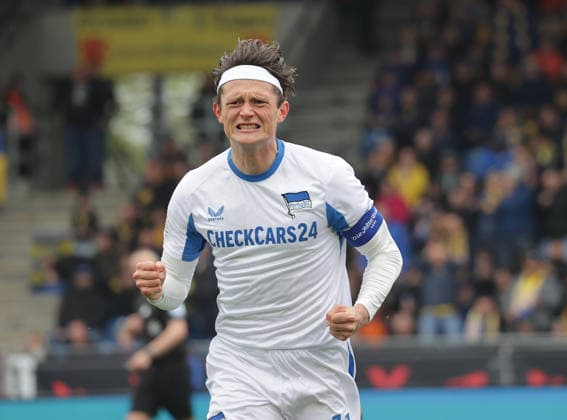 Fabian Reese (Hertha BSC Berlin) scheitert per Elfmeter an Torhueter Ron Thorben Hoffmann (Eintracht Braunschweig) und trifft dann im Nachschuss zum 0-1, Jubel Fussball, Herren, Saison 2025 2026 2.BL, Eintracht Stadion, Eintracht Braunschweig gegen Hertha BSC Berlin DFL REGULATIONS PROHIBIT ANY USE OF PHOTOGRAPHS AS IMAGE SEQUENCES AND OR QUASI-VIDEO.