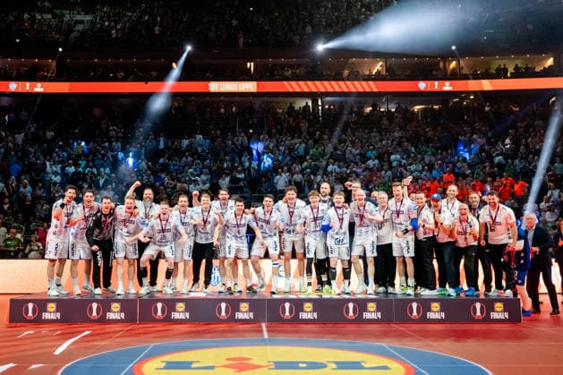 Köln, 19.04.2026, Handball, Herren, Lidl Final4, DHB Pokal, Spiel um Platz 3, TBV Lemgo Lippe - SC Magdeburg Lemgo auf dem Podest des dritten Platzes nachdem Gewinn des Spiels gegen Magdeburg Köln Lanxess Arena NRW Germany