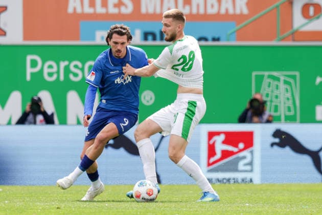 19.04.2026, xgrfx, Fussball 2.Bundesliga, SpVgg Greuther Fuerth - SV Darmstadt 98 v.l. Fraser Hornby (SV Darmstadt), Doni Arifi (Greuther Fürth) (DFL DFB REGULATIONS PROHIBIT ANY USE OF PHOTOGRAPHS as IMAGE SEQUENCES and or QUASI-VIDEO) Fuerth