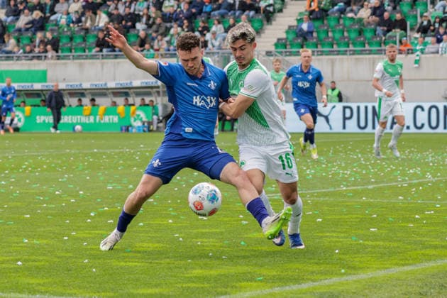 19.04.2026, xgrfx, Fussball 2.Bundesliga, SpVgg Greuther Fuerth - SV Darmstadt 98 v.l. Sergio Lopez (SV Darmstadt), Aaron Keller (Greuther Fürth) (DFL DFB REGULATIONS PROHIBIT ANY USE OF PHOTOGRAPHS as IMAGE SEQUENCES and or QUASI-VIDEO) Fuerth