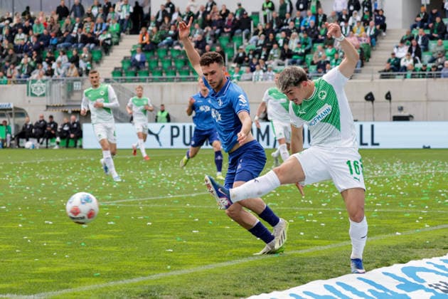 19.04.2026, xgrfx, Fussball 2.Bundesliga, SpVgg Greuther Fuerth - SV Darmstadt 98 v.l. Sergio Lopez (SV Darmstadt), Aaron Keller (Greuther Fürth) (DFL DFB REGULATIONS PROHIBIT ANY USE OF PHOTOGRAPHS as IMAGE SEQUENCES and or QUASI-VIDEO) Fuerth