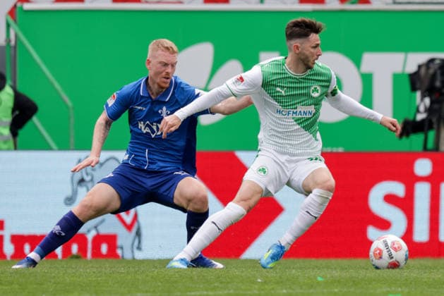19.04.2026, xgrfx, Fussball 2.Bundesliga, SpVgg Greuther Fuerth - SV Darmstadt 98 v.l. Kai Klefisch (SV Darmstadt), Branimir Hrgota (Greuther Fürth) (DFL DFB REGULATIONS PROHIBIT ANY USE OF PHOTOGRAPHS as IMAGE SEQUENCES and or QUASI-VIDEO) Fuerth