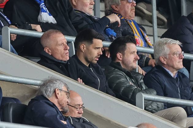 19.04.2025, xtgx, Fussball 2. Bundesliga, Eintracht Braunschweig - Hertha BSC Berlin v.l. Josip Brekalo (Hertha, 7) auf der Tribüne (DFL DFB REGULATIONS PROHIBIT ANY USE OF PHOTOGRAPHS as IMAGE SEQUENCES and or QUASI-VIDEO) Braunschweig