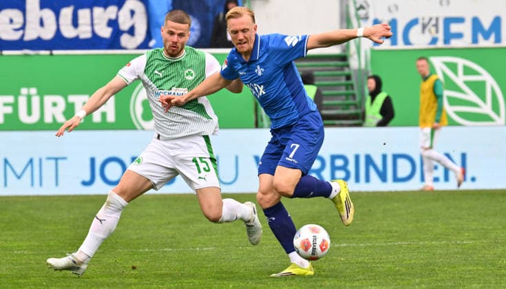 19.04.2026 - Fussball - Saison 2025 2026 - 2. Fussball - Bundesliga - 30. Spieltag: SpVgg Greuther Fürth ( Kleeblatt ) - SV Darmstadt 98 ( Lilien ) - Sportfoto Zink - xwoxzix - DFL regulations prohibit any use of photographs as image sequences and or quasi-video - only for editorial use - Jan Elvedi (15, SpVgg Greuther Fürth ) Isac Lidberg (7, SV Darmstadt 98 D98 SV98 )