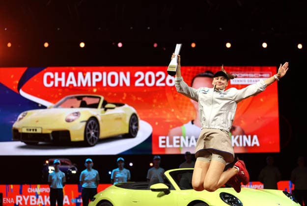 19.04.2026, Deutschland, Stuttgart, Porsche Tennis Grand Prix 2026, Finale, Siegerin Elena Rybakina (KAZ) jubelt, Jubel mit Pokal, springt jubelnd in die Luft