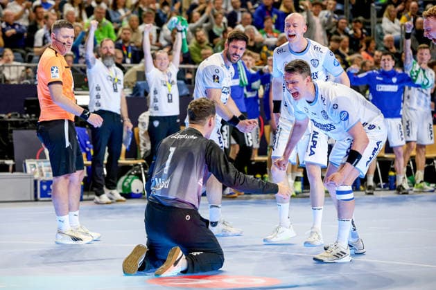 19.04.2026, xsscx, Handball, DHB-Pokal Lidl Final4, Spiel um Platz 3, TBV Lemgo-Lippe - SC Magdeburg, Saison 2025 2026 Herren, Lanxess Arena, Köln: Constantin Möstl (TBV Lemgo Lippe 01) jubelnd nach einem verhinderten Treffer mit Frederik Simak (TBV Lemgo Lippe 08) Photo: xSandraxScherningxPressefotoKochx Nordrhein-Westfalen Deutschland