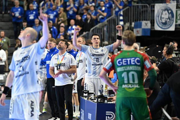 GER, Lanxess Arena Koeln, HBL, LIDL FINAL4, Men, Spiel um Platz 3, TBV Lemgo Lippe vs. SC Magdeburg 19.04.2026, Lanxess Arena , Koeln , GER, Lanxess Arena Koeln, HBL, LIDL FINAL4, Men, Spiel um Platz 3, TBV Lemgo Lippe vs. SC Magdeburg , im Bild: kurz vor Ende des Spiels freut sich die Lemgoer Bank