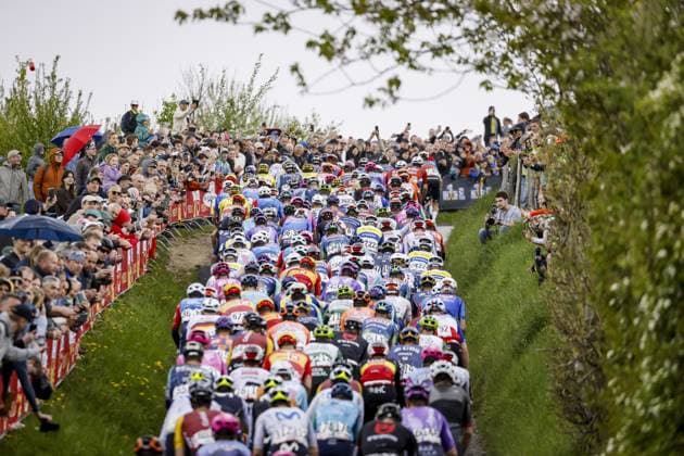 GULPEN - The men s peloton in action on the Gulpenberg during the 2026 Amstel Gold Race in Gulpen. VINCENT JANNINK ANP xVIxANPxSportx xxANPxIVx 556202818 originalFilename: 556202818.jpg