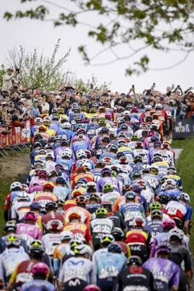 GULPEN - The men s peloton in action on the Gulpenberg during the 2026 Amstel Gold Race in Gulpen. VINCENT JANNINK ANP xVIxANPxSportx xxANPxIVx 556202829 originalFilename: 556202829.jpg