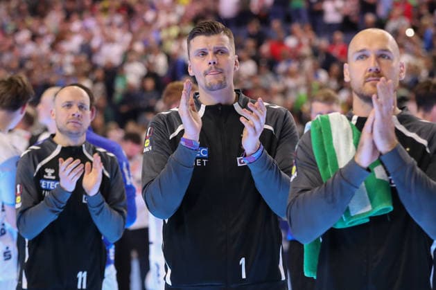 19.04.2026, xgox, Handball - DHB Pokal Spiel Platz 3 SC Magdeburg - TBV Lemgo Lippe emspor, v.l. Sergey Hernandez Ferrer (Magdeburg, 1) enttaeuscht, schaut enttaeuscht, niedergeschlagen, disappointed Koeln