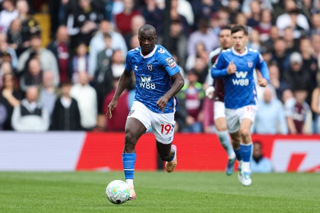 Birmingham, England, 19th April 2026. Habib Diarra of Sunderland breaks with the ball during the Aston Villa vs Sunderland Premier League match at Villa Park, Birmingham. Picture credit should read: Gareth Evans Sportimage EDITORIAL USE ONLY. No use with unauthorised audio, video, data, fixture lists, club league logos or live services. Online in-match use limited to 120 images, no video emulation. No use in betting, games or single club league player publications. SPI_025_GE_Aston_Villa_vs_Sunderland SPI-4703-0025