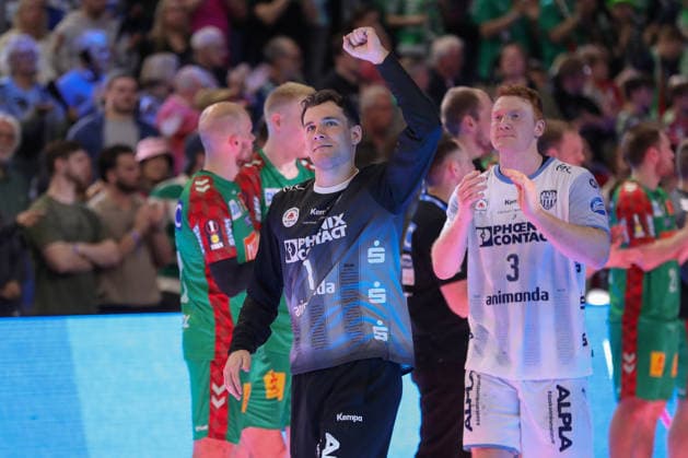 19.04.2026, xgox, Handball - DHB Pokal Spiel Platz 3 SC Magdeburg - TBV Lemgo Lippe emspor, v.l. Constantin Moestl (Möstl, Lemgo, 1) Jubel ueber den Sieg, Jubel nach Spielende Koeln