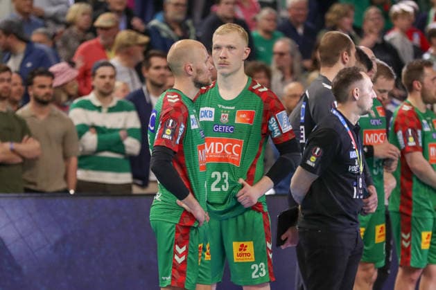 19.04.2026, xgox, Handball - DHB Pokal Spiel Platz 3 SC Magdeburg - TBV Lemgo Lippe emspor, v.l. Tim Hornke (Magdeburg, 17), Magnus Saugstrup (Magdeburg, 23) enttaeuscht, schaut enttaeuscht, niedergeschlagen, disappointed Koeln