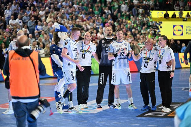 GER, Lanxess Arena Koeln, HBL, LIDL FINAL4, Men, Spiel um Platz 3, TBV Lemgo Lippe vs. SC Magdeburg 19.04.2026, Lanxess Arena , Koeln , GER, Lanxess Arena Koeln, HBL, LIDL FINAL4, Men, Spiel um Platz 3, TBV Lemgo Lippe vs. SC Magdeburg , im Bild: nach Ende des Spiels freuen sich die Lemgoer ueber den Sieg und 3. Platz