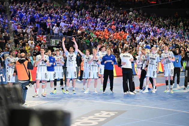 GER, Lanxess Arena Koeln, HBL, LIDL FINAL4, Men, Spiel um Platz 3, TBV Lemgo Lippe vs. SC Magdeburg 19.04.2026, Lanxess Arena , Koeln , GER, Lanxess Arena Koeln, HBL, LIDL FINAL4, Men, Spiel um Platz 3, TBV Lemgo Lippe vs. SC Magdeburg , im Bild: nach Ende des Spiels freuen sich die Lemgoer ueber den Sieg und 3. Platz