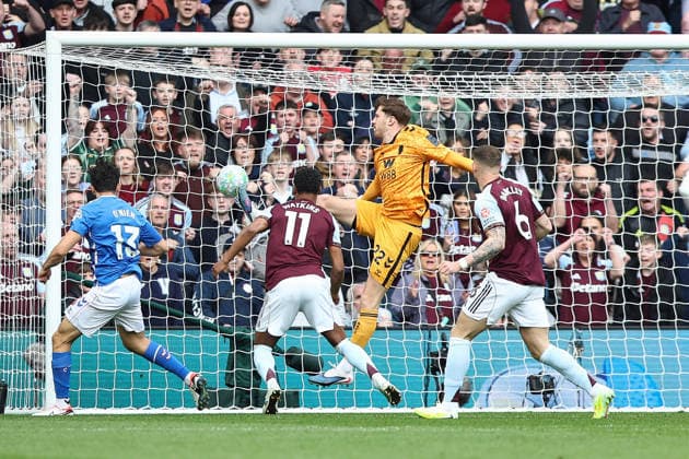 Aston Villa v Sunderland, Premier League GOAL 1-0 Ollie Watkins of Aston Villa scores during the Aston Villa v Sunderland Premier League match at Villa Park, Birmingham, England on 19 April 2026 Credit: Ian Stephen Every Second Media Editorial use only. All images are copyright Every Second Media Limited. No images may be reproduced without prior permission. All rights reserved. Premier League and Football League images are subject to licensing agreements with Football DataCo Limited. see https: www.football-dataco.com Copyright: xIMAGO EveryxSecondxMediax ESM-1927-0008 IanxStephenx xEveryxSecondxMediax