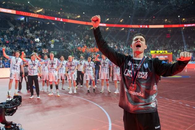 Constantin Moestl, Torwart (TBV Lemgo Lippe 1), TBV Lemgo Lippe, Platz 3, Feier mit den Fans, TBV Lemgo Lippe - SC Magdeburg, DHB-Pokal Maenner, Herren, 6. Spieltag, Spiel um Platz 3, Daikin HBL, Lidl Final 4, 19.04.2026 Köln NRW Deutschland