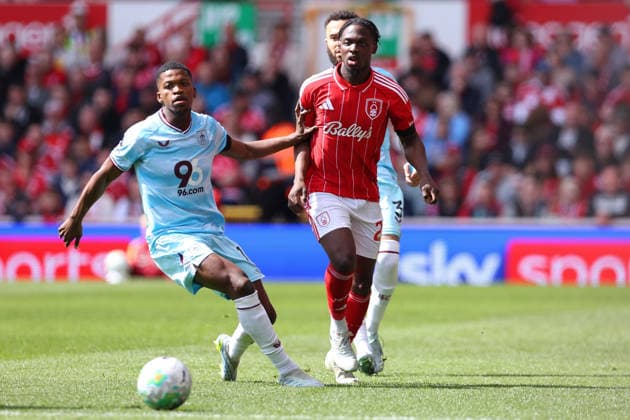 Nottingham Forest v Burnley, Premier League Dilane Bakwa of Nottingham Forest plays the ball during the Nottingham Forest v Burnley Premier League match at the City Ground, West Bridgford, England on 19 April 2026 Credit: Ryan Crockett Every Second Media Editorial use only. All images are copyright Every Second Media Limited. No images may be reproduced without prior permission. All rights reserved. Premier League and Football League images are subject to licensing agreements with Football DataCo Limited. see https: www.football-dataco.com Copyright: xIMAGO EveryxSecondxMediax ESM-1916-0031 RyanxCrockettx xEveryxSecondxMediax