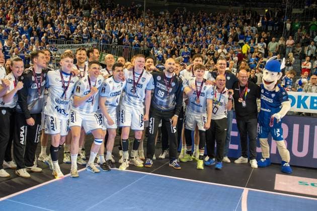 TBV Lemgo Lippe, Platz 3, Feier mit den Fans, TBV Lemgo Lippe - SC Magdeburg, DHB-Pokal Maenner, Herren, 6. Spieltag, Spiel um Platz 3, Daikin HBL, Lidl Final 4, 19.04.2026 Köln NRW Deutschland