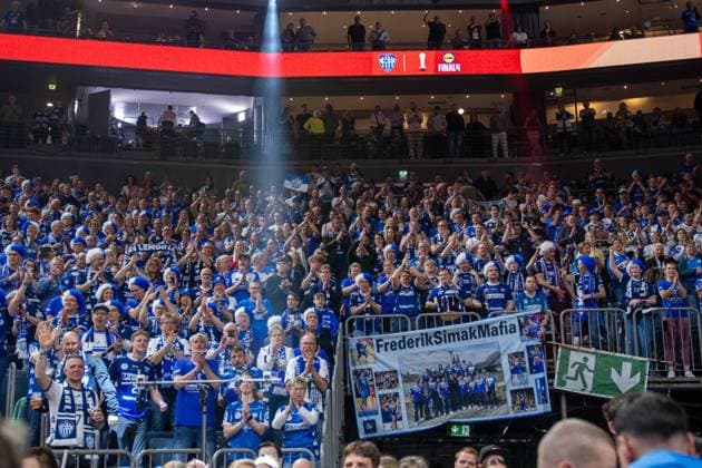TBV Lemgo Lippe, Platz 3, Feier mit den Fans, TBV Lemgo Lippe - SC Magdeburg, DHB-Pokal Maenner, Herren, 6. Spieltag, Spiel um Platz 3, Daikin HBL, Lidl Final 4, 19.04.2026 Köln NRW Deutschland