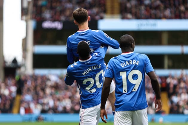Birmingham, England, 19th April 2026. Chris Rigg of Sunderland celebrates his goal to make it 1-1 during the Aston Villa vs Sunderland Premier League match at Villa Park, Birmingham. Picture credit should read: Gareth Evans Sportimage EDITORIAL USE ONLY. No use with unauthorised audio, video, data, fixture lists, club league logos or live services. Online in-match use limited to 120 images, no video emulation. No use in betting, games or single club league player publications. SPI_029_GE_Aston_Villa_vs_Sunderland SPI-4703-0029