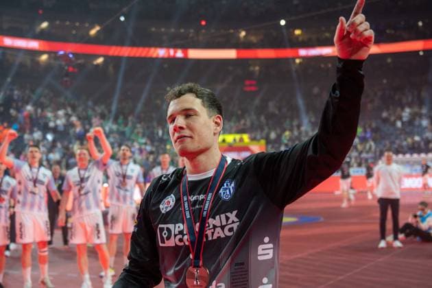 Constantin Moestl, Torwart (TBV Lemgo Lippe 1), TBV Lemgo Lippe, Platz 3, Feier mit den Fans, TBV Lemgo Lippe - SC Magdeburg, DHB-Pokal Maenner, Herren, 6. Spieltag, Spiel um Platz 3, Daikin HBL, Lidl Final 4, 19.04.2026 Köln NRW Deutschland